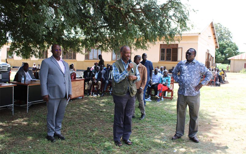 Gov’t mobilises farmers in Acholi sub region Uganda to grow macadamia